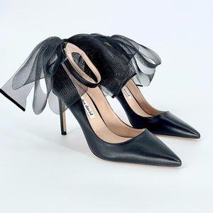 CHARLES DAVID Rogue Black Leather Ankle Strap Pointed Toe Pump w/ Tulle Bow NWOB